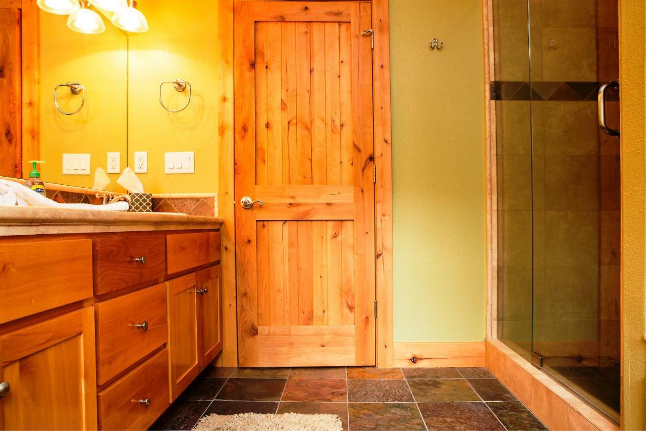 5-Star Luxury Tahoe Cabin! Great Location! Pool Table!Darts! Poker! Ping Pong! Games! South Lake Tahoe Dış mekan fotoğraf