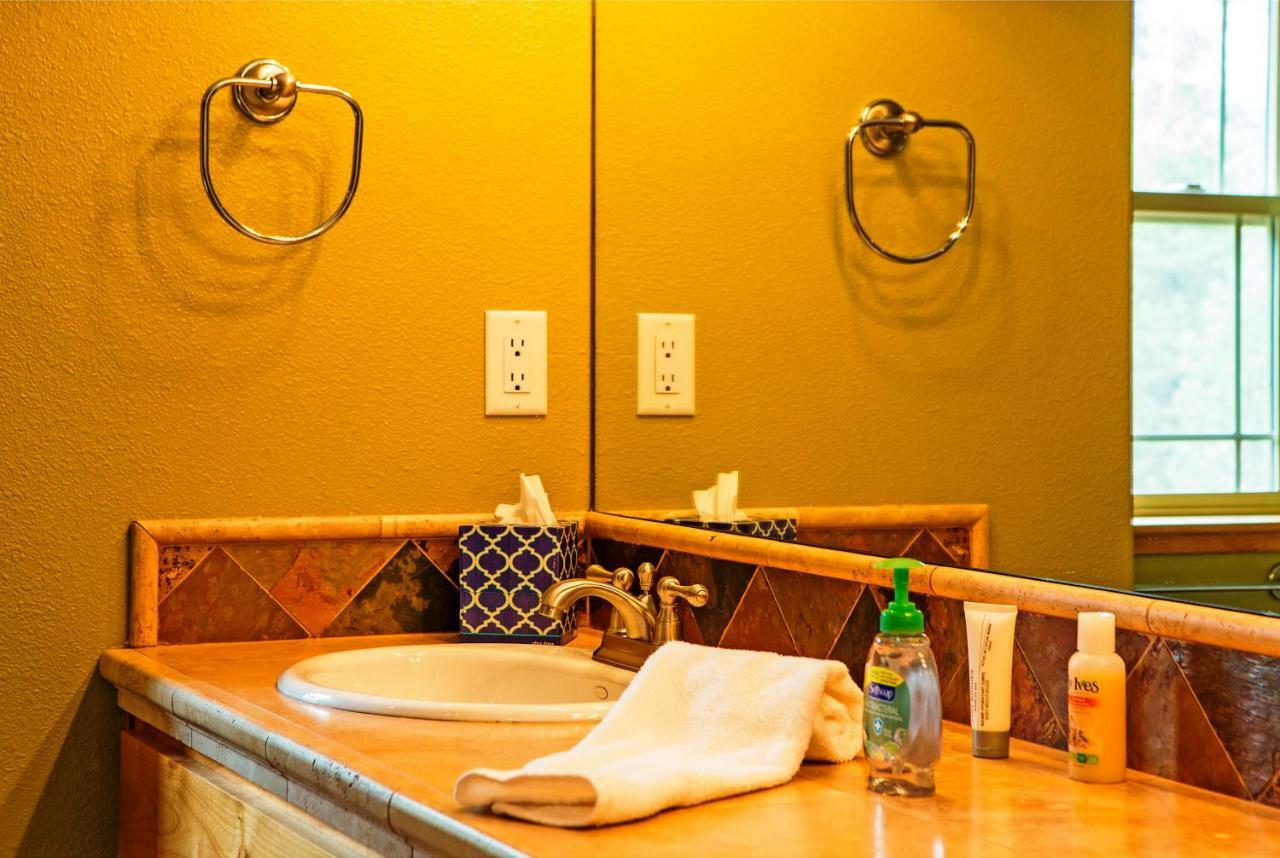 5-Star Luxury Tahoe Cabin! Great Location! Pool Table!Darts! Poker! Ping Pong! Games! South Lake Tahoe Dış mekan fotoğraf
