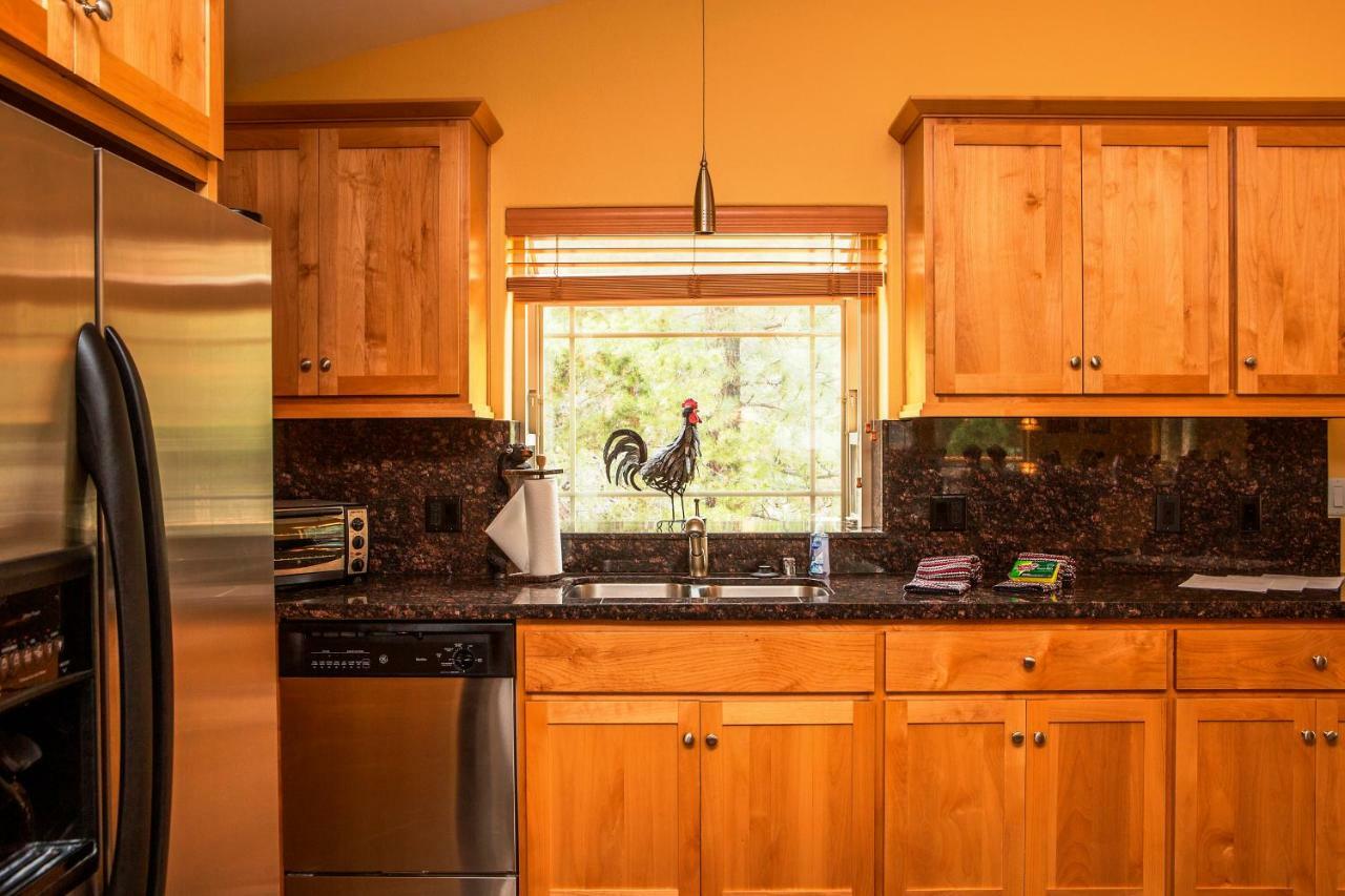 5-Star Luxury Tahoe Cabin! Great Location! Pool Table!Darts! Poker! Ping Pong! Games! South Lake Tahoe Dış mekan fotoğraf