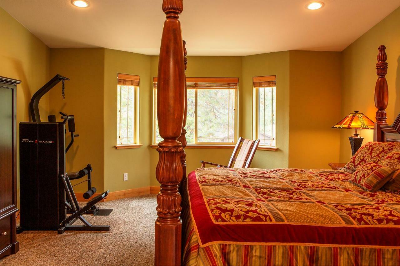 5-Star Luxury Tahoe Cabin! Great Location! Pool Table!Darts! Poker! Ping Pong! Games! South Lake Tahoe Dış mekan fotoğraf