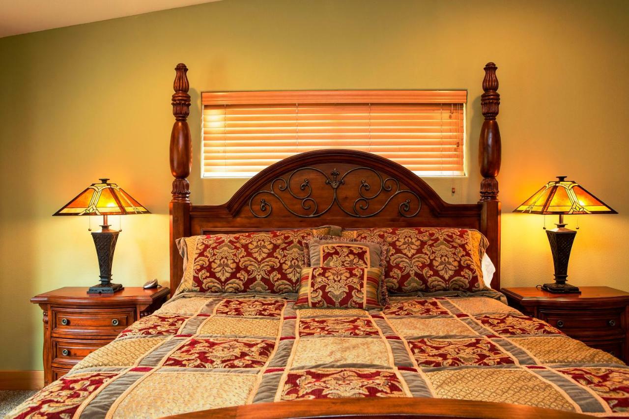 5-Star Luxury Tahoe Cabin! Great Location! Pool Table!Darts! Poker! Ping Pong! Games! South Lake Tahoe Dış mekan fotoğraf