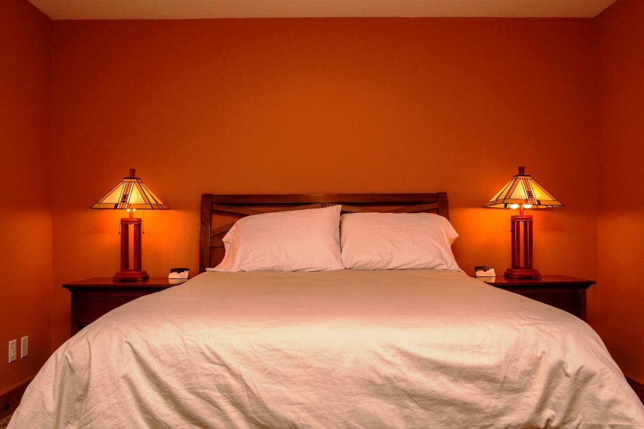5-Star Luxury Tahoe Cabin! Great Location! Pool Table!Darts! Poker! Ping Pong! Games! South Lake Tahoe Dış mekan fotoğraf